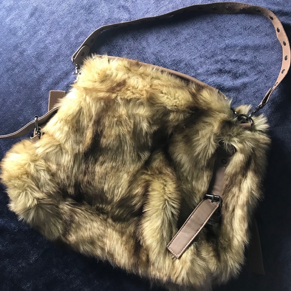 Fury shoulder bag